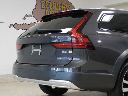 Used 2022 Volvo V90 B6 Cross Country AWD/4WD image 64