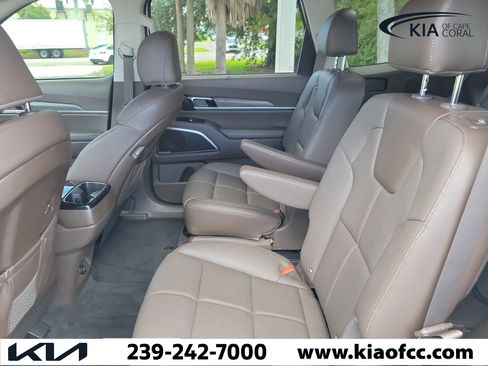 Used 2022 Kia Telluride SX w/ Towing Package FWD image 13