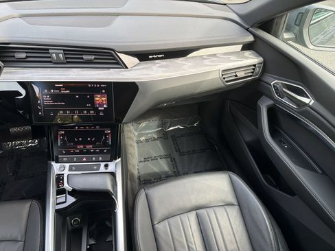 Used 2024 Audi Q8 e-tron Premium AWD/4WD image 31
