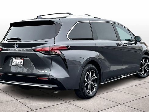 Used 2025 Toyota Sienna Platinum image 16