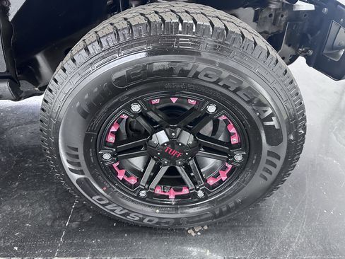 Used 2015 Jeep Wrangler Unlimited Rubicon AWD/4WD image 23