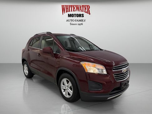 Used 2016 Chevrolet Trax LT w/ LT Sun and Sound Package FWD image 5
