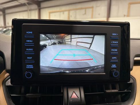 Used 2019 Toyota RAV4 LE image 17