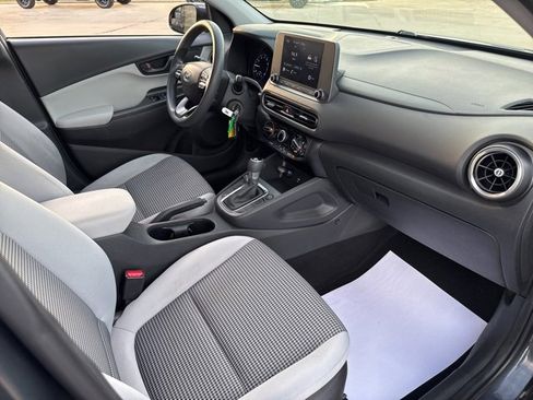 Used 2022 Hyundai Kona SE image 40