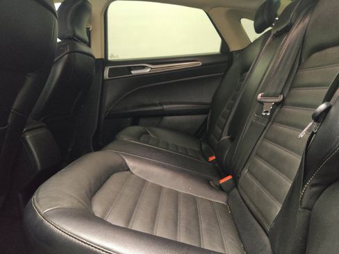 Used 2018 Ford Fusion SE FWD image 18