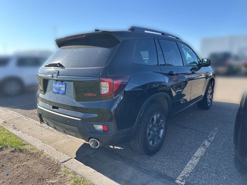 Used 2024 Honda Passport TrailSport image 3