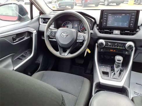 Used 2019 Toyota RAV4 LE image 4