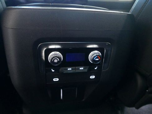 Used 2022 GMC Yukon SLT w/ SLT Premium Package image 30