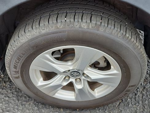 Used 2013 Toyota RAV4 LE FWD image 11