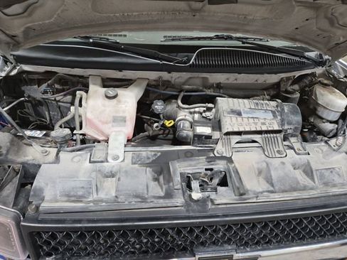 Used 2019 Chevrolet Express 2500 w/ Driver Convenience Package image 28