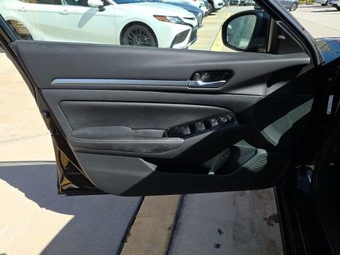 Used 2023 Nissan Altima 2.5 SV image 11