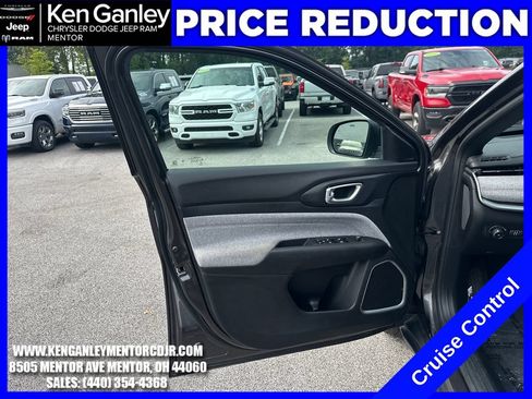 Used 2023 Jeep Compass Latitude AWD/4WD image 12