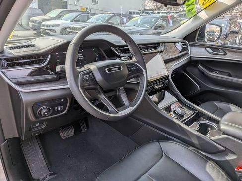 Used 2022 Jeep Grand Cherokee Limited 4xe image 13