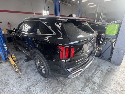 Used 2023 Kia Sorento EX FWD image 2