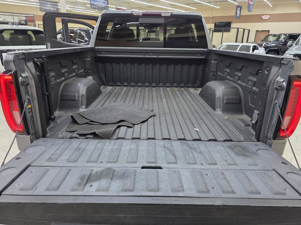 Used 2021 GMC Sierra 1500 SLT AWD/4WD image 13