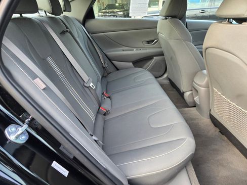 Used 2025 Hyundai Elantra SEL image 10