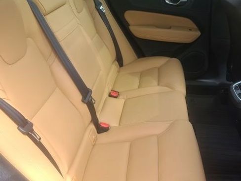 Used 2021 Volvo XC60 T5 Inscription w/ Advanced Package image 4