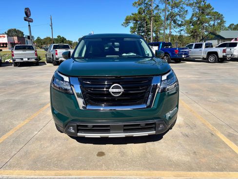 Used 2022 Nissan Pathfinder Platinum image 2