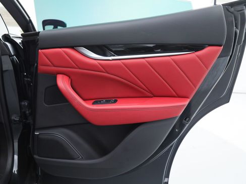 Certified 2022 Maserati Levante GT AWD/4WD image 12