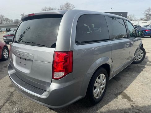 Used 2018 Dodge Grand Caravan SE w/ UConnect Hands-Free Group image 6