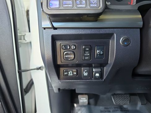 Used 2017 Toyota Tundra Platinum AWD/4WD image 19