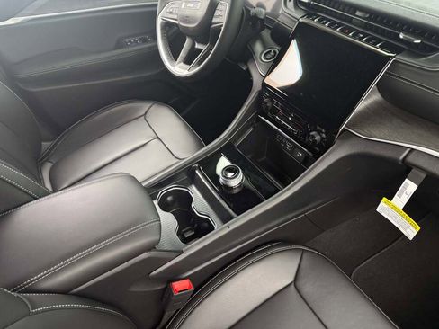 New 2025 Jeep Grand Cherokee Limited w/ Black Appearance Package image 27