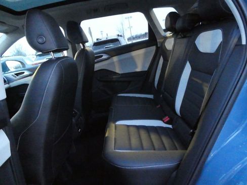 New 2026 Volkswagen Taos SEL AWD/4WD image 8