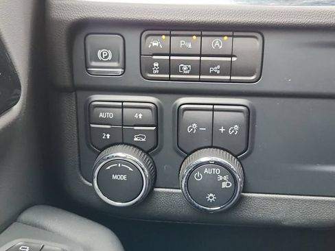 Used 2025 Chevrolet Tahoe LT AWD/4WD image 27