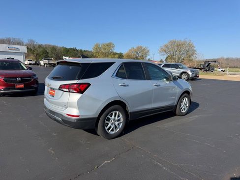 Used 2022 Chevrolet Equinox LT image 3