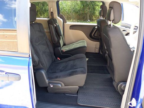 Used 2019 Dodge Grand Caravan SE FWD image 42