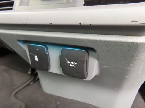 Used 2024 Ford F150 XLT w/ Mobile Office Package image 37