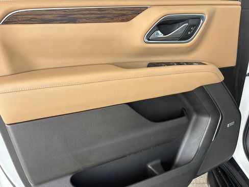 Used 2021 Chevrolet Tahoe Premier w/ Premium Package RWD image 11