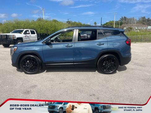 Used 2024 GMC Terrain SLE w/ Driver Convenience Package image 6