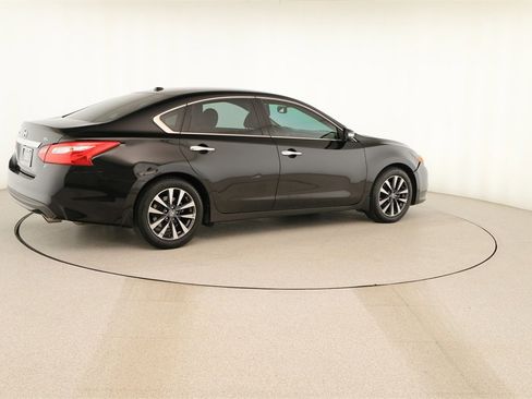Used 2017 Nissan Altima 2.5 SL w/ 2.5 Technology Package image 7