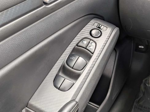 Used 2025 Nissan Altima 2.5 SV FWD image 19