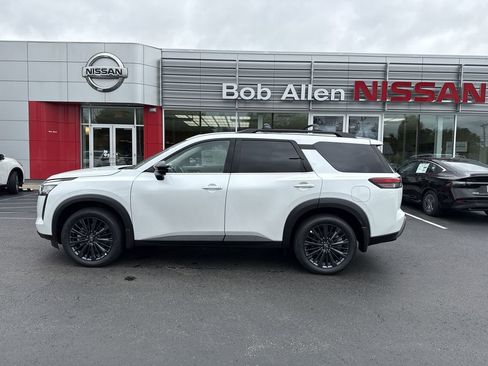 New 2026 Nissan Pathfinder SL w/ SL Premium Package AWD/4WD image 11