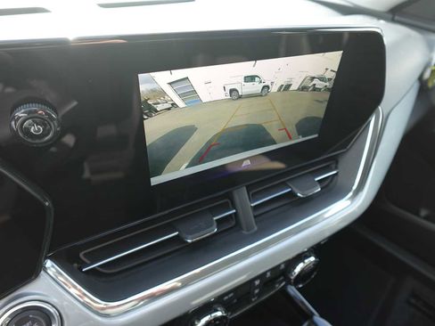 Used 2025 Chevrolet Trax LT w/ Driver Confidence Package image 21