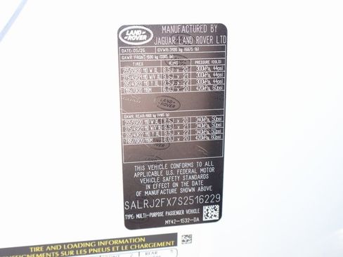 New 2025 Land Rover Discovery S image 29