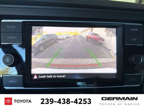 Used 2023 Volkswagen Jetta SE w/ Panoramic Sunroof Package image 15