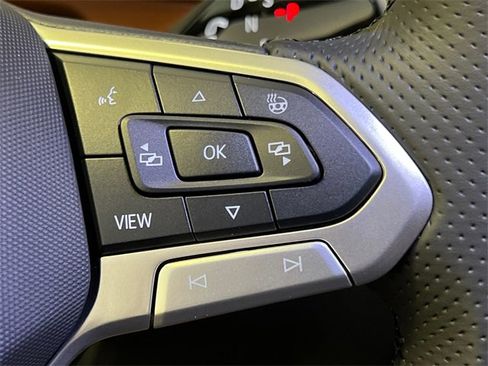 Used 2025 Volkswagen Tiguan SEL R-Line image 15