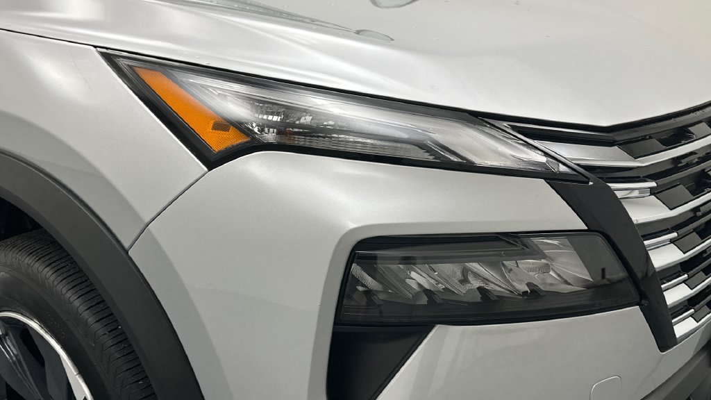 Certified 2025 Nissan Rogue SV AWD/4WD image 23