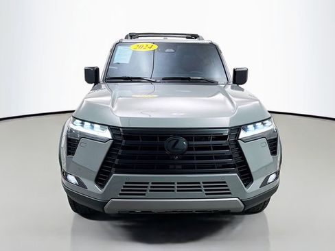 Used 2024 Lexus GX 550 image 2