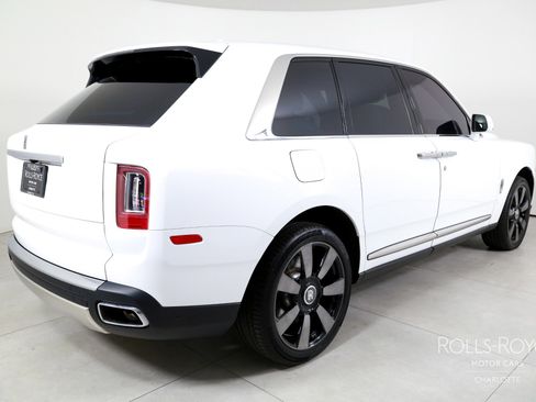 Used 2024 Rolls-Royce Cullinan AWD/4WD image 2