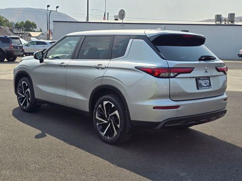 Used 2022 Mitsubishi Outlander ES image 3