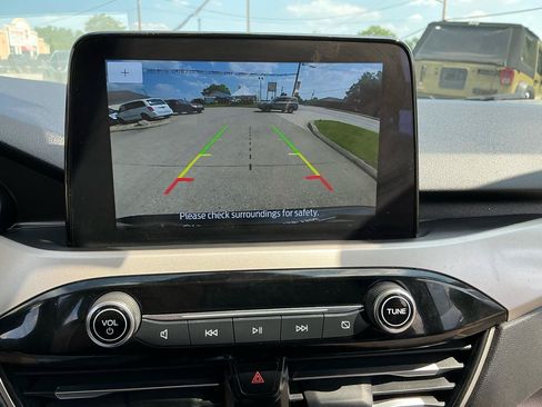 Used 2022 Ford Escape SE w/ Convenience Package FWD image 17