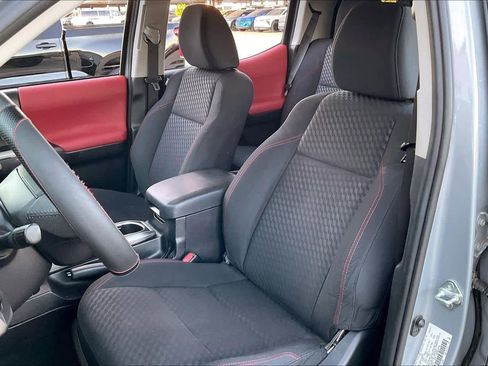 Used 2021 Toyota Tacoma SR5 image 9