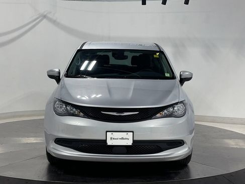 Used 2023 Chrysler Voyager LX FWD image 4
