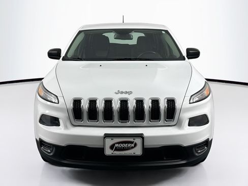Used 2016 Jeep Cherokee Sport w/ Cold Weather Group AWD/4WD image 4