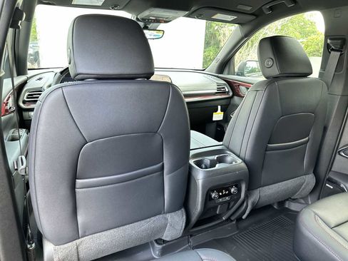 New 2026 Chevrolet Traverse Z71 w/ Enhanced Driving Package AWD/4WD image 17