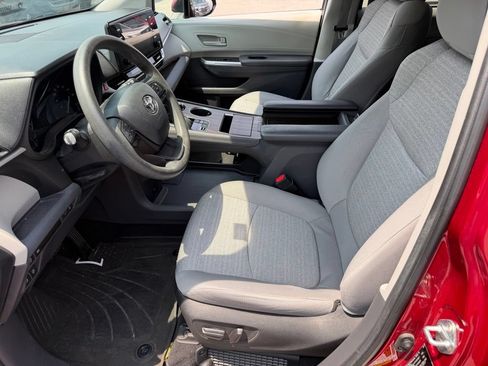 Used 2022 Toyota Sienna LE FWD image 23